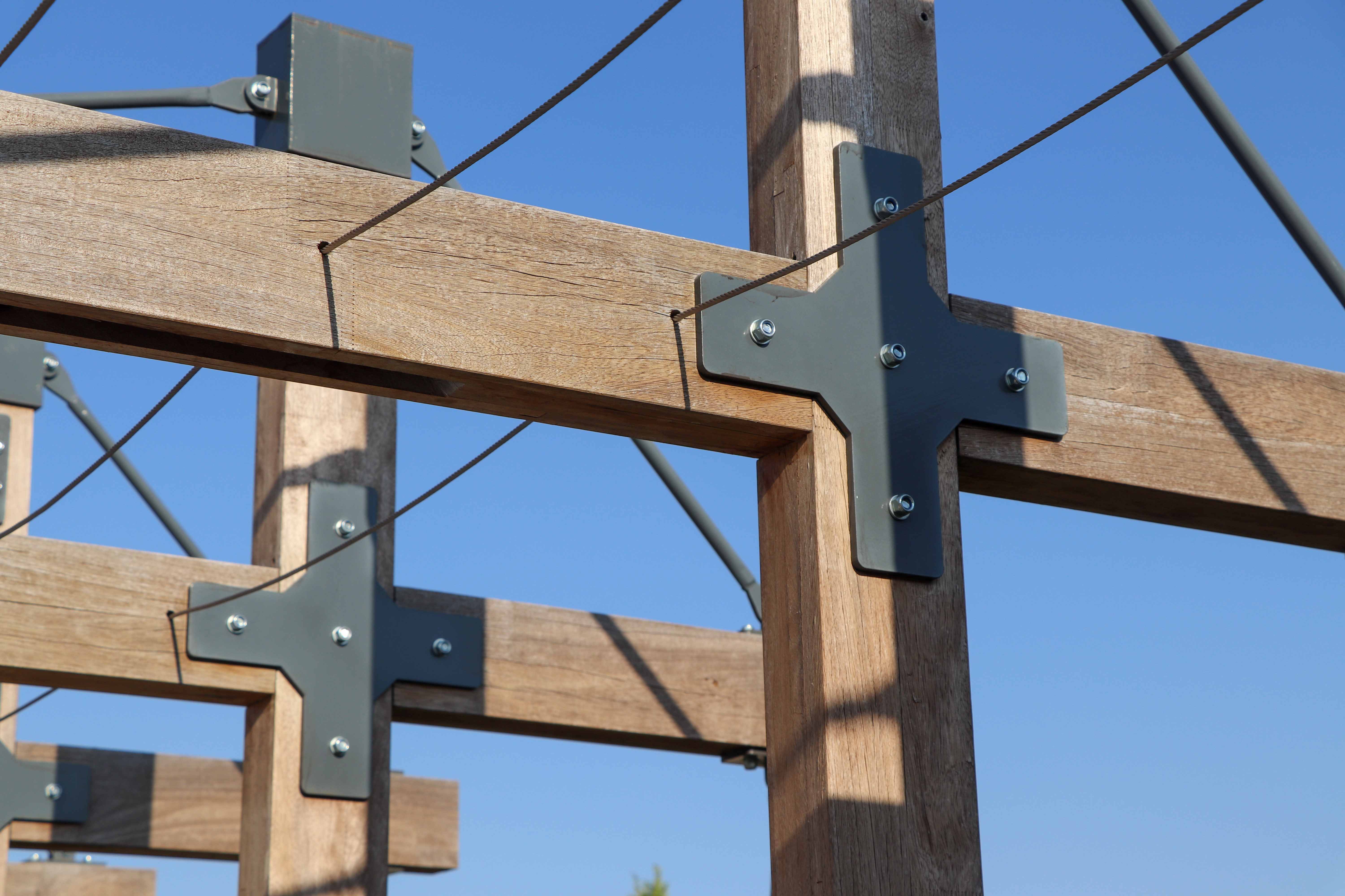 Закрепляем строки и столбцы одновременно: комбинированный подход